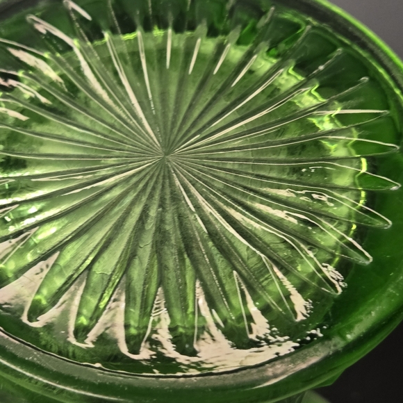 RARE Vintage/Antique Jefferson Glass Bright Green Opalescent 7" Swung Vase - Picture 12 of 16